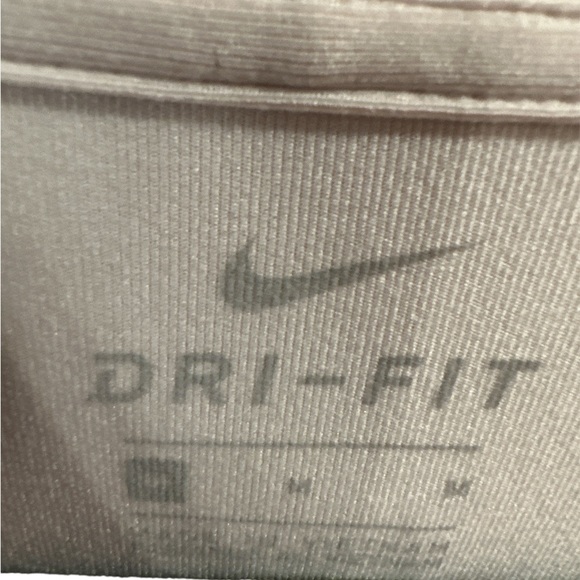 Nike Women’s Dri-Fit Lightweight Hoodie Light Pink in Very Good Condition Medium - Picture 3 of 4
